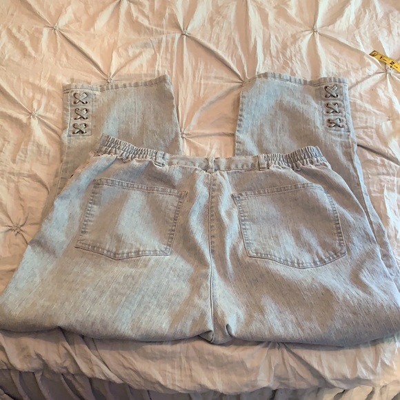 Pre-💙 RubyRoad Sz-10 Lightweight Denim-Awesome Capris w/Decorative Braided Legs - Picture 5 of 16